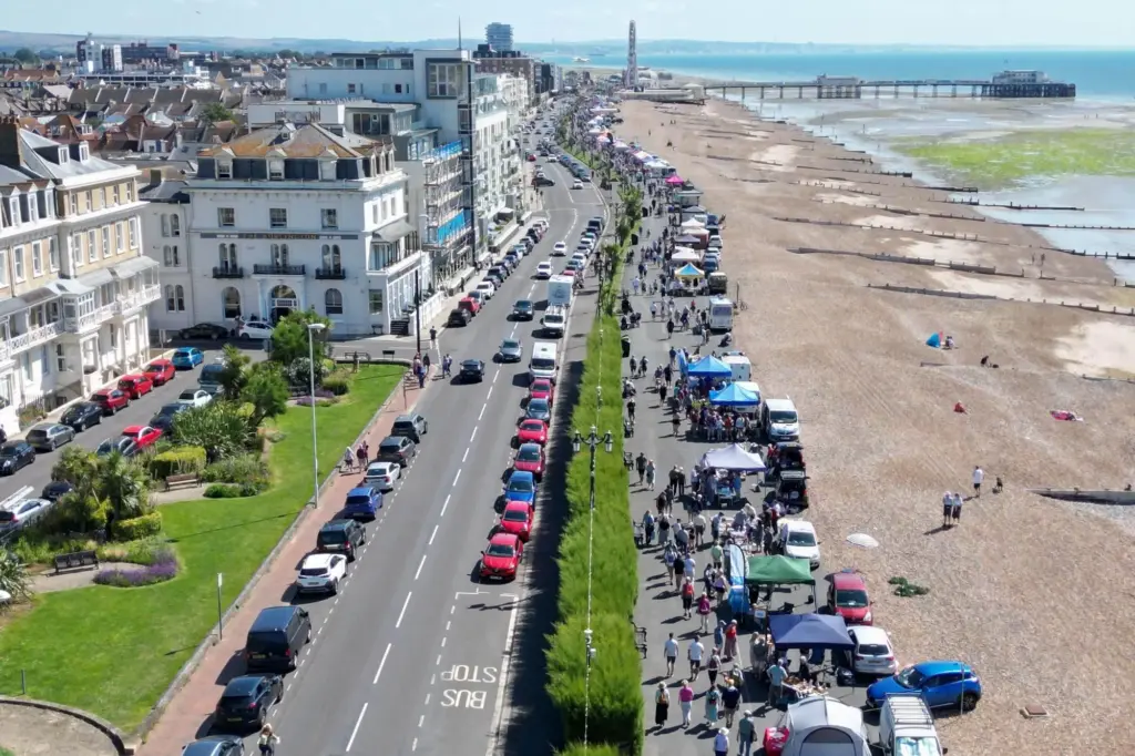 Learner driver and traffic on Brighton roads - Photo by Eddie Mitchell